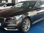 Първа генерация на стилния Genesis G80 седан