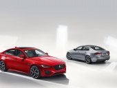 Jaguar XE 2019 facelift studio Silver and Red