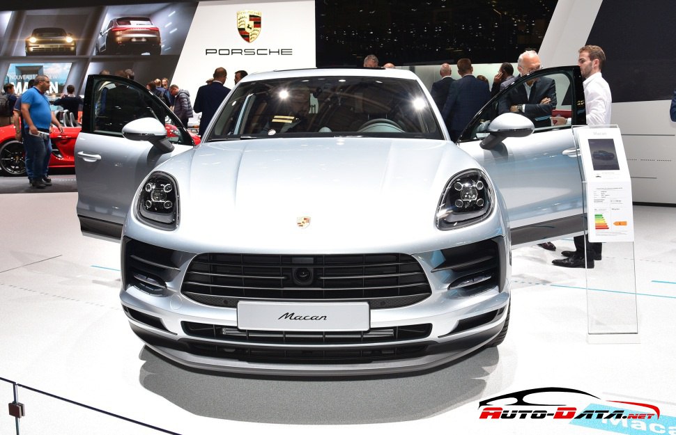 Front view of the 2018 facelift of Porsche Macan