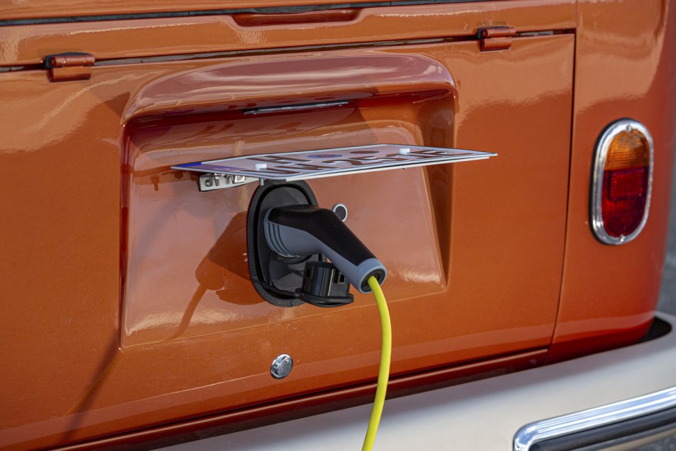 VW e-BULLI charging port