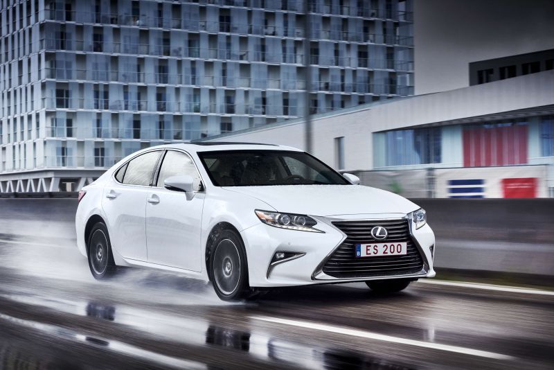 2015 Lexus ES VI (XV60) (facelift 2015) - Fotografie 1