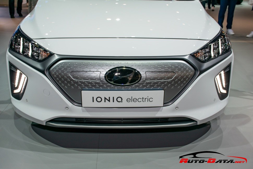 Hyundai IONIQ - front grille