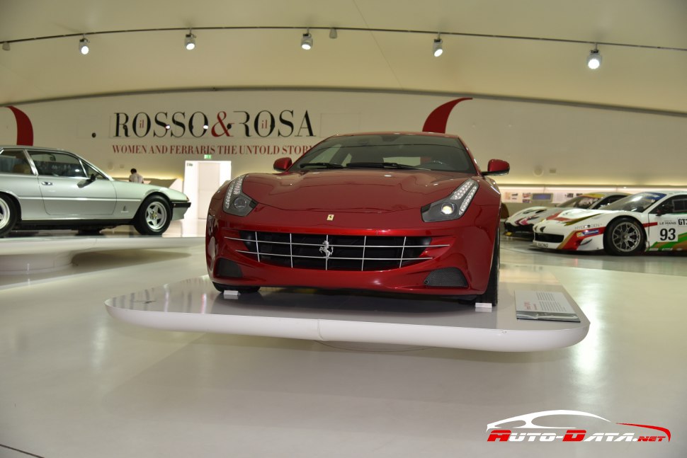 Ferrari FF в музея на Енцо Ферари в Модена