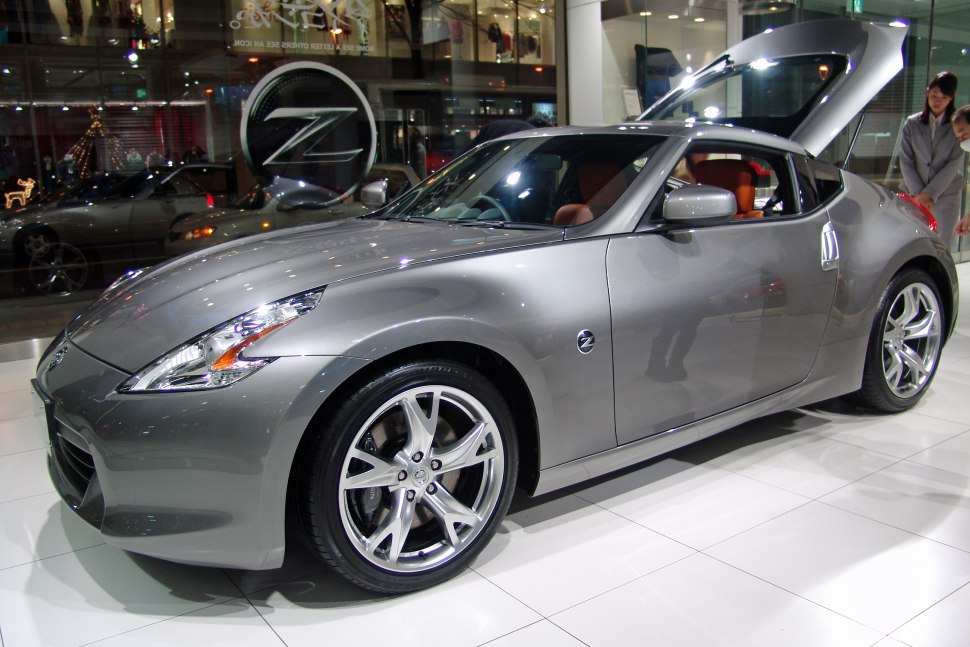 Silver Nissan 370Z