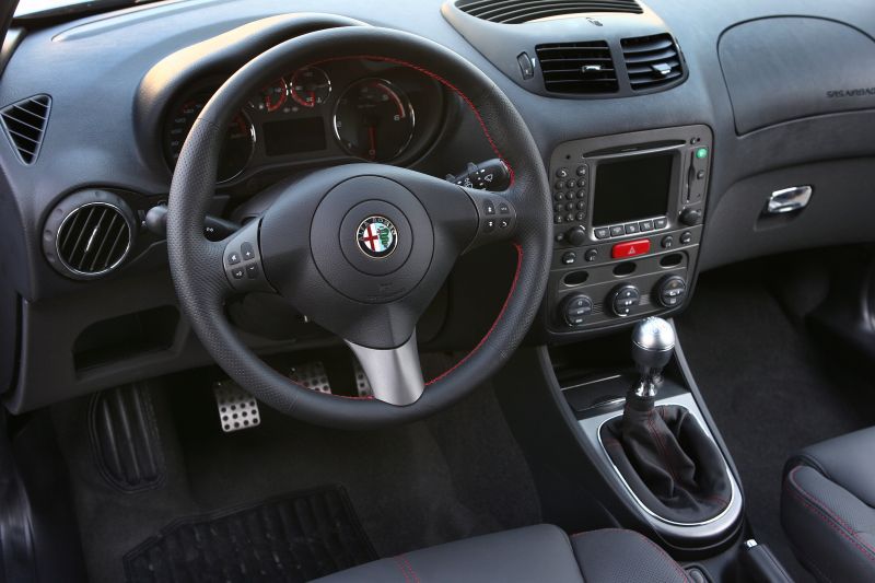 Images of: Alfa Romeo - 147 (facelift 2004) 3-doors 22/24 Images of: Alfa Romeo - 147 (facelift 2004) 3-doors 22/24
