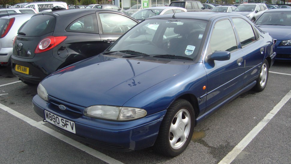 1993 Ford Mondeo I Hatchback - Kuva 1