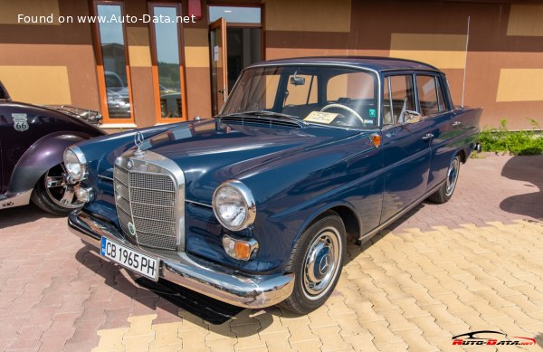 1961 Mercedes-Benz Fintail (W110) - Fotografie 1