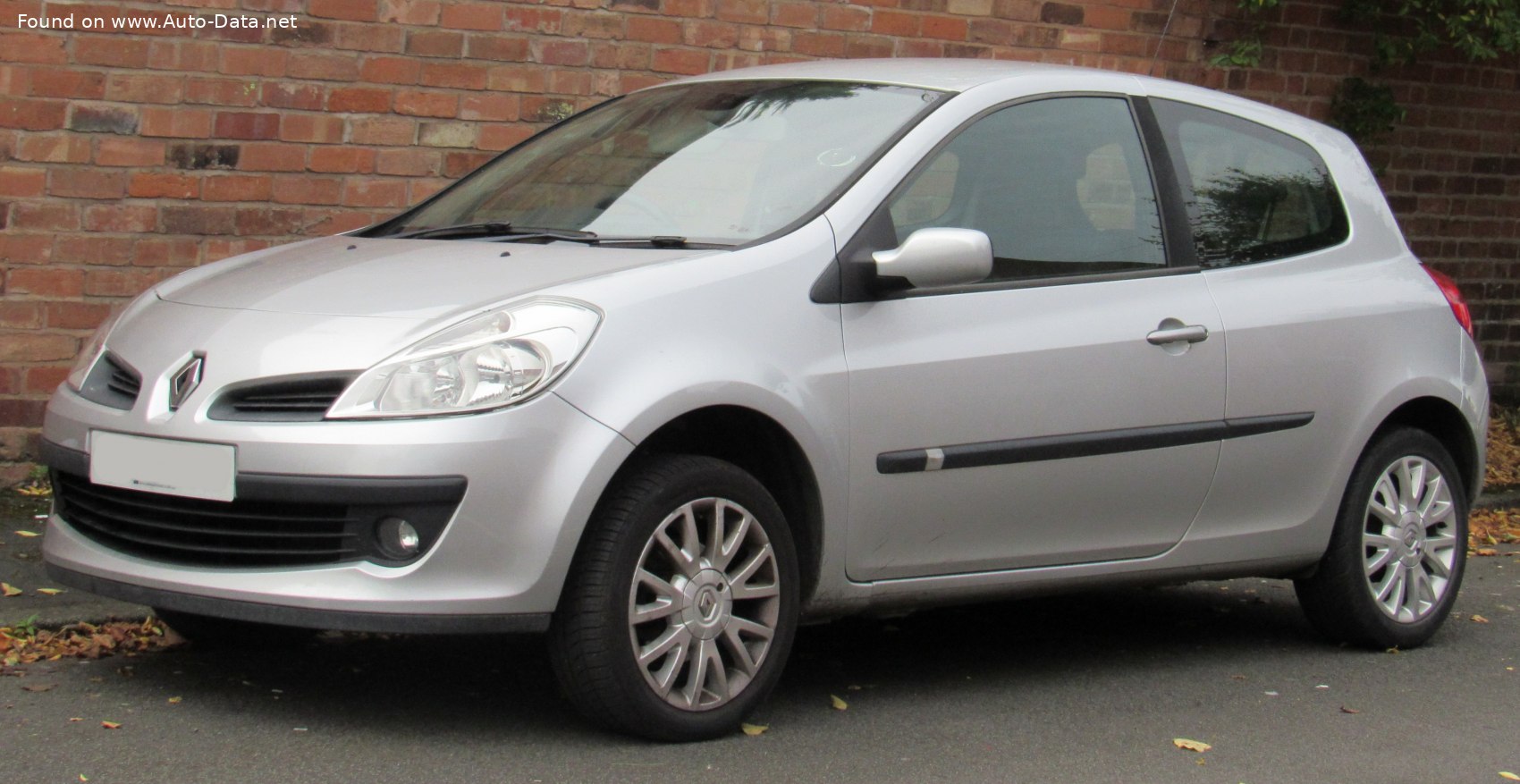 2005 Renault Clio III (Phase I) 1.6i 16V (110 Hp)