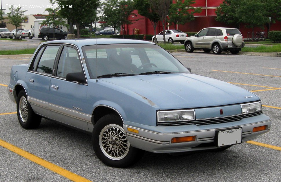 1984 Oldsmobile Cutlass Calais - Fotografia 1