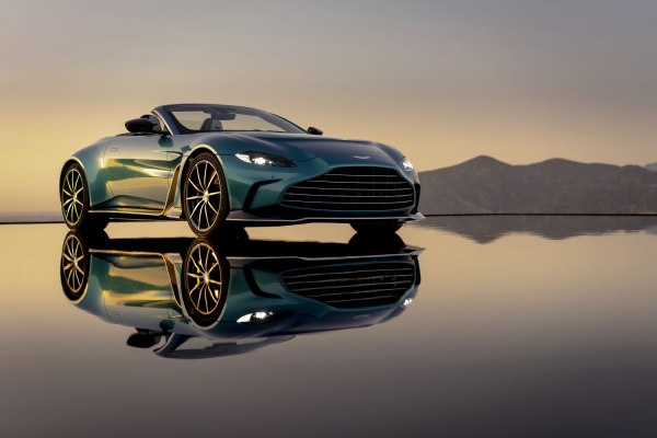 2022 Aston Martin V12 Vantage Roadster - Fotografie 1