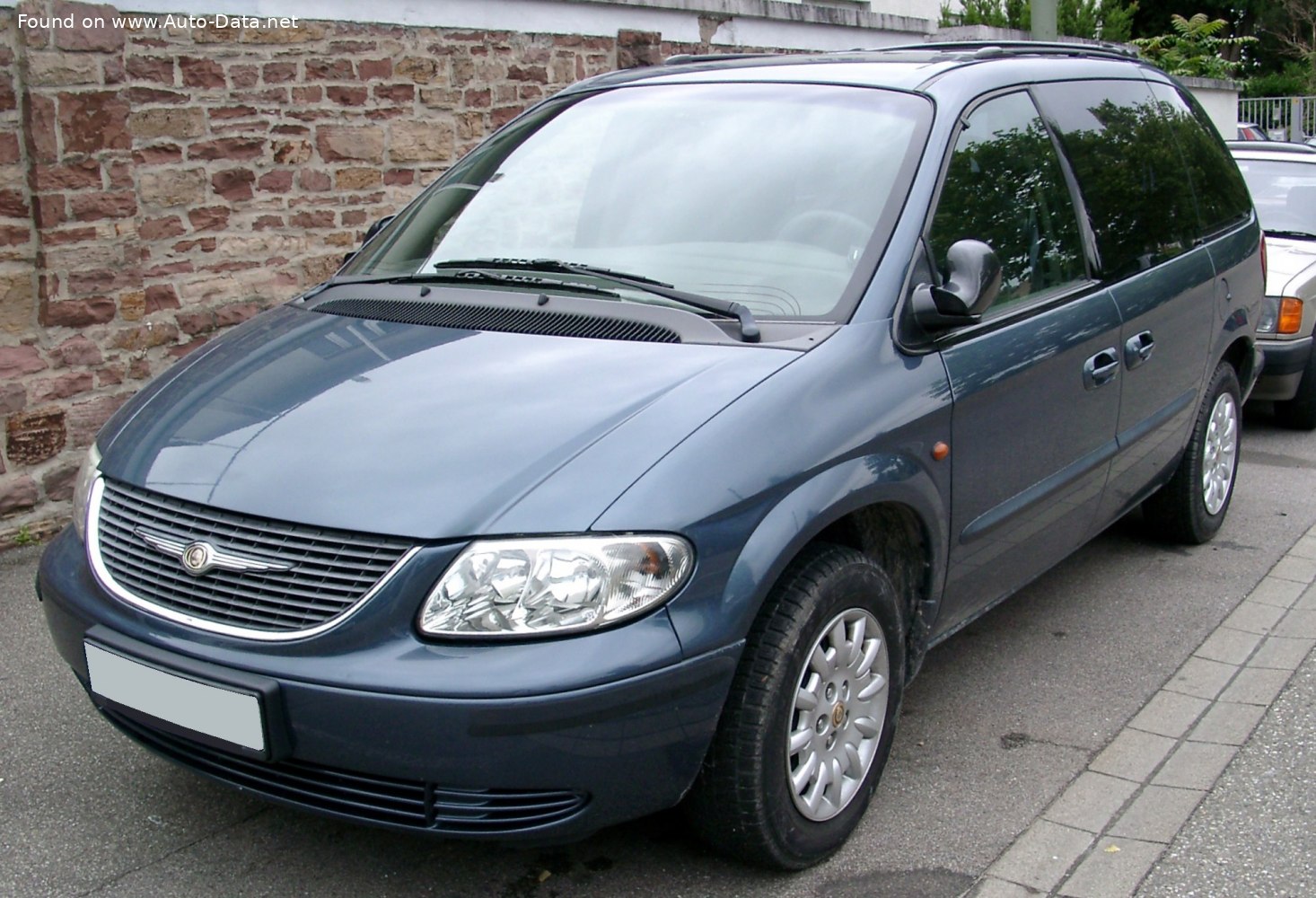 chrysler voyager 2001 tank size