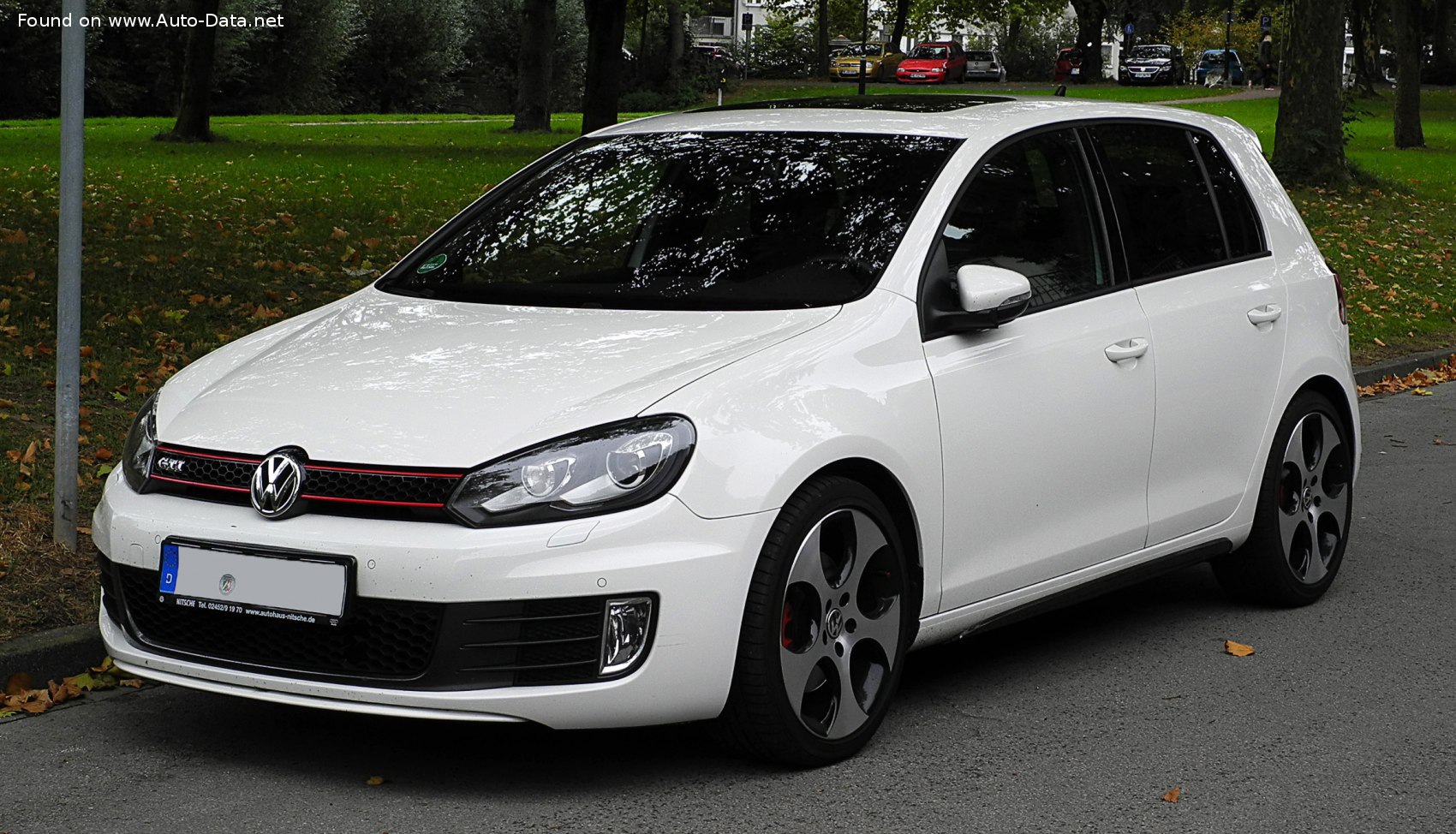 https://www.auto-data.net/images/f38/Volkswagen-Golf-VI-5-door.jpg