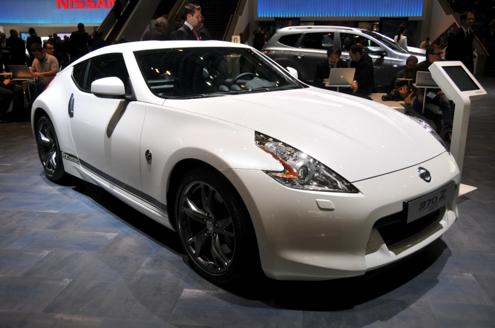 Nissan 370Z coupe  at a car show