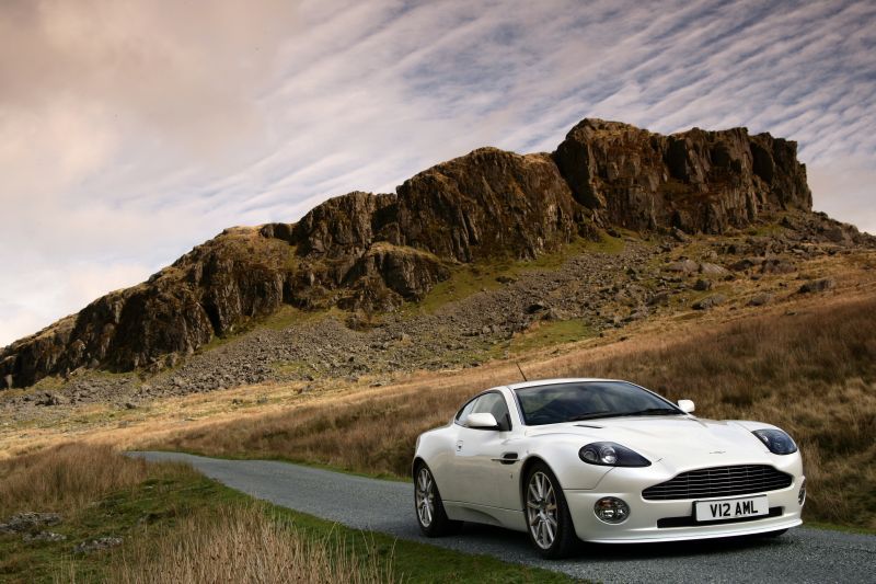 2004 Aston Martin V12 Vanquish S - Fotoğraf 1