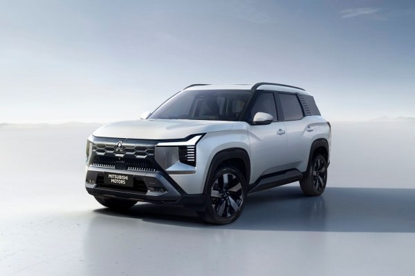 2026 Mitsubishi Destinator - Photo 1