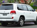 Toyota Land Cruiser (J200) - Photo 2