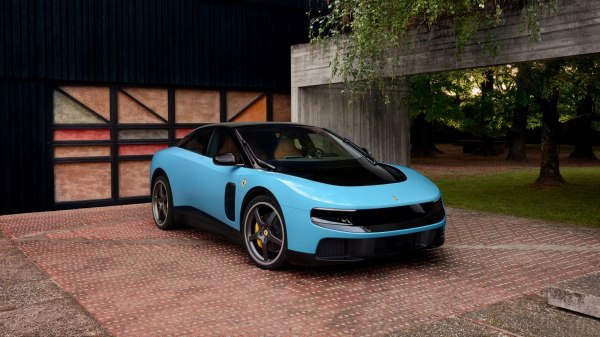 2027 Ferrari Luce - Снимка 1