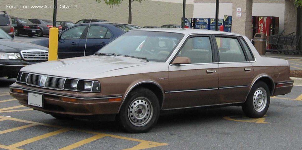 1982 Oldsmobile Cutlass Ciera - Fotografia 1