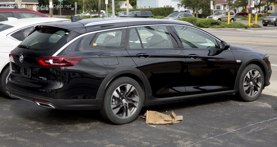 2018 Buick Regal VI TourX - Снимка 1