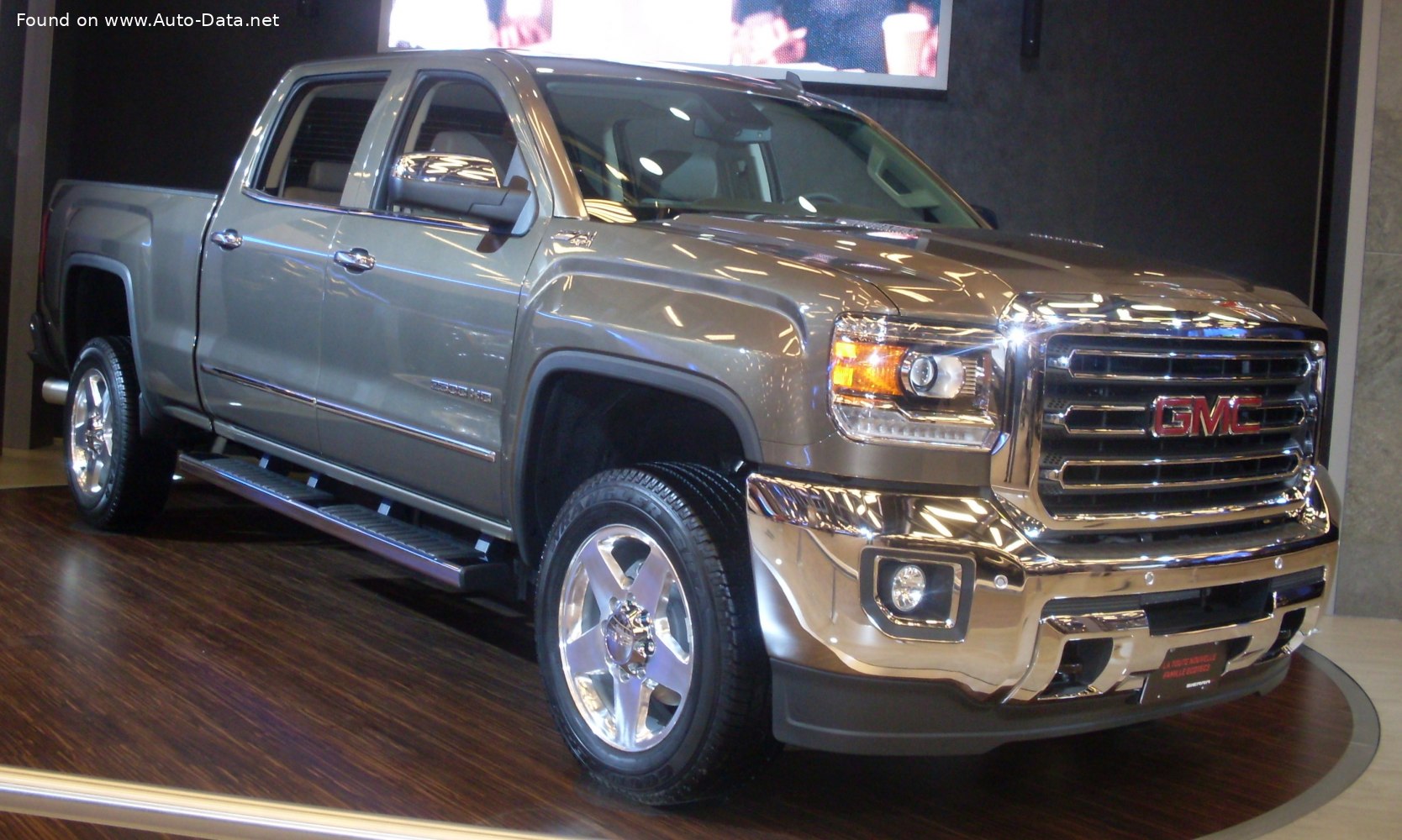 GMC Sierra HD Crew Cab Standard Box 2015 6.6 Duramax TD V8 (397 Hp) 4WD Automatic GMC Sierra HD Crew Cab Standard Box 2015 6.6 Duramax TD V8 (397 Hp) 4WD Automatic