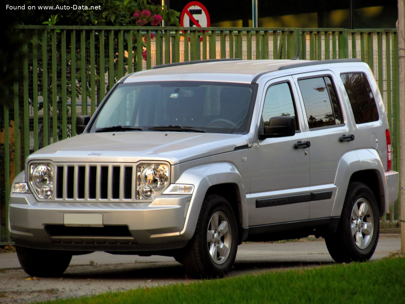 2008 Jeep Cherokee IV (KK)  V6 (205 Hp) | Technical specs, data, fuel  consumption, Dimensions