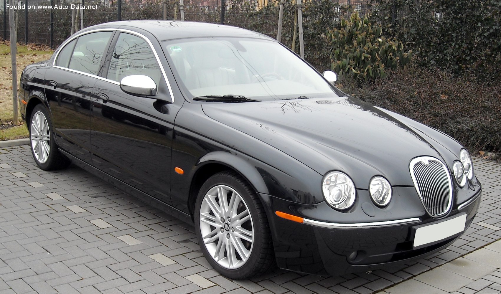 Jaguar S Type Технически характеристики Разход на гориво Размери