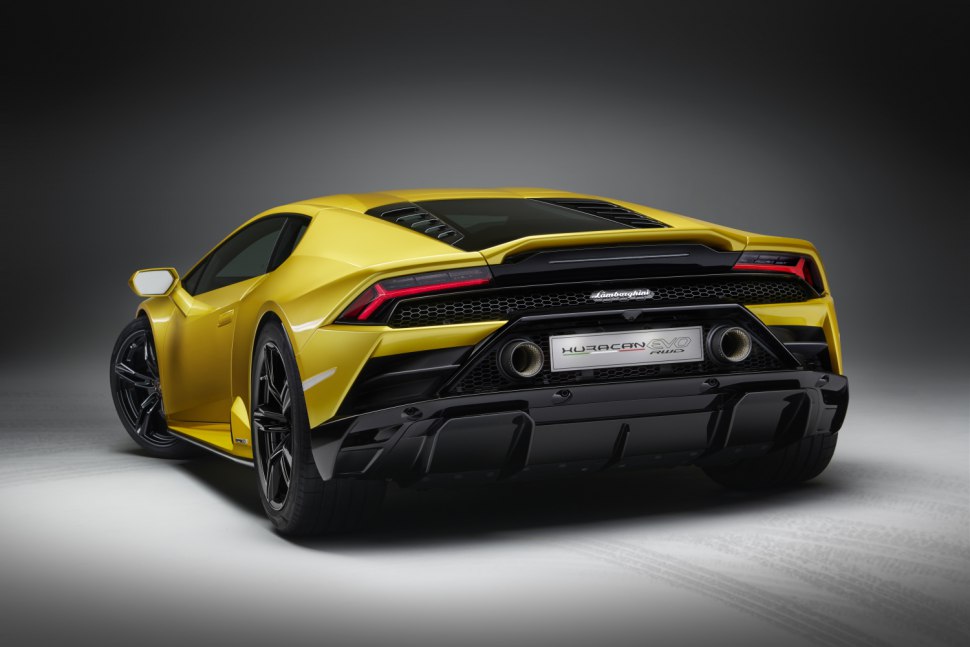2021 Lamborghini Huracan EVO RWD - поглед към задната част