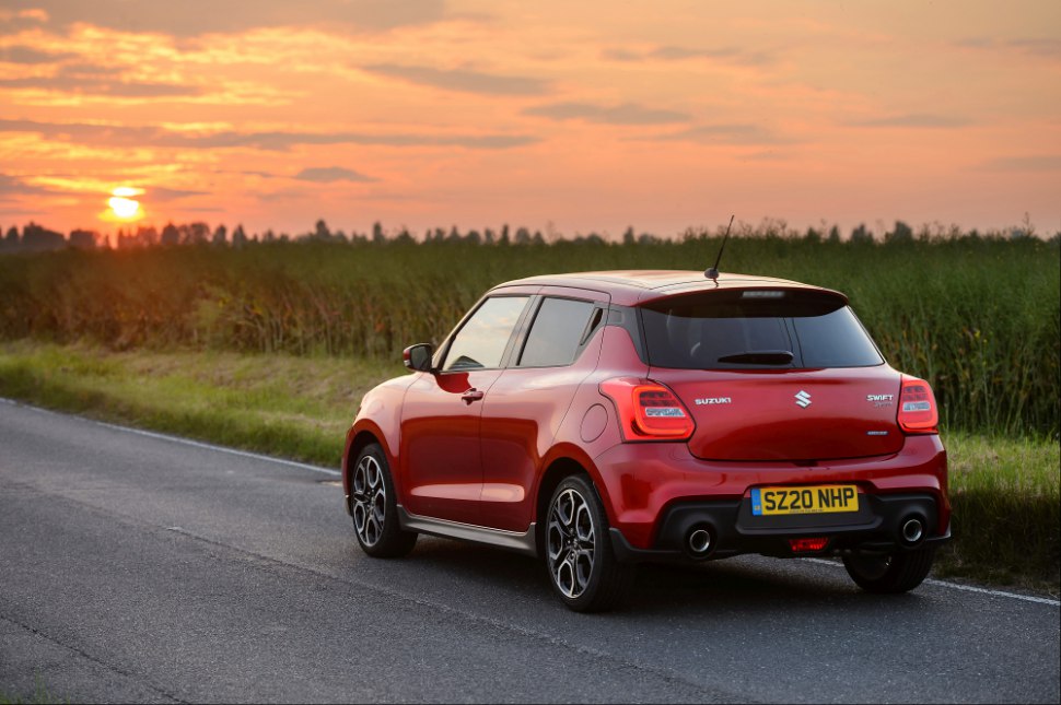 Suzuki Swift Sport 2020 - Червен, заден полупрофил