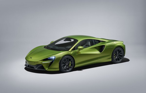 2021 McLaren Artura - Kuva 1