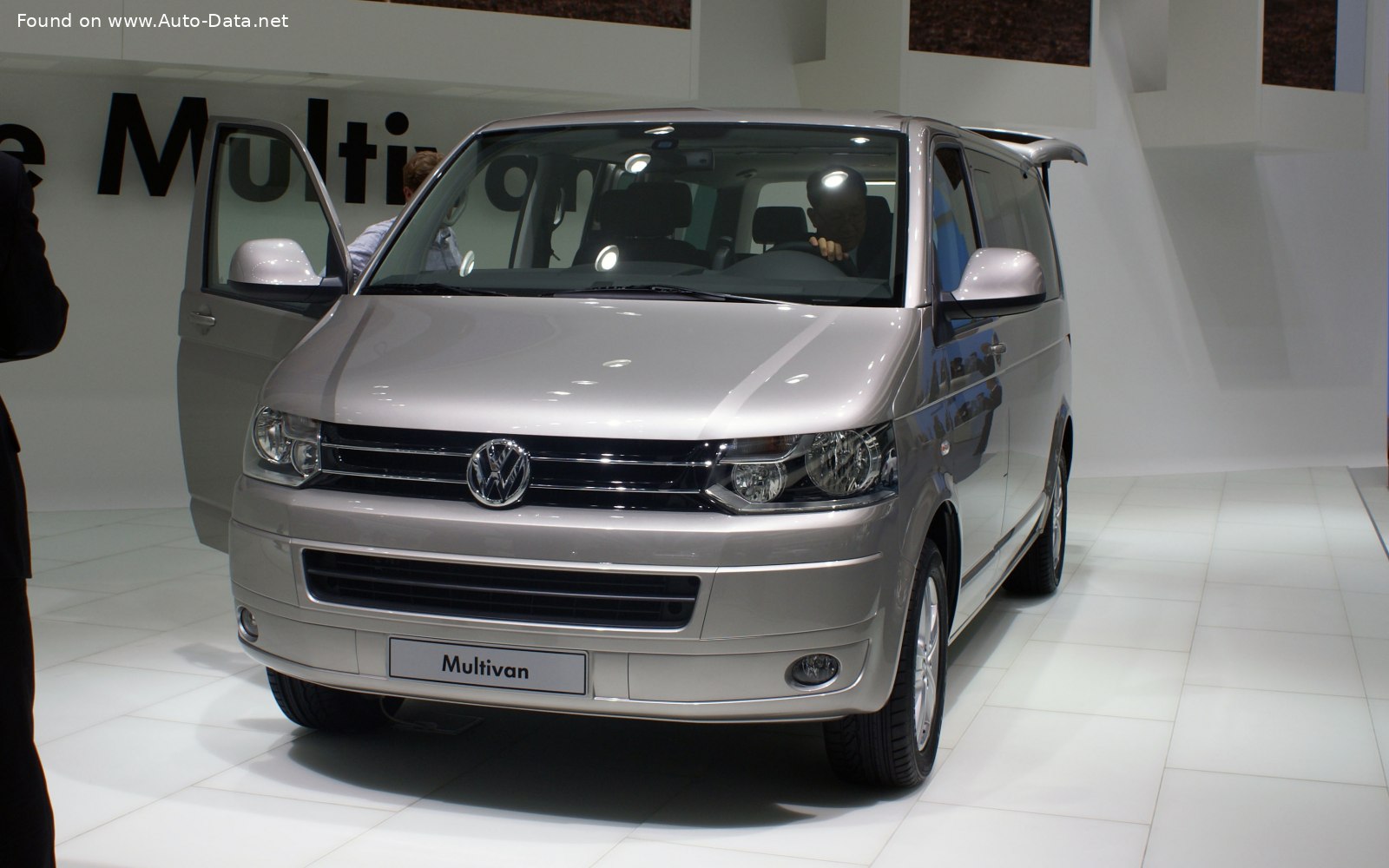 File:VW Multivan 2.0 TDI Comfortline Team (T5, Facelift