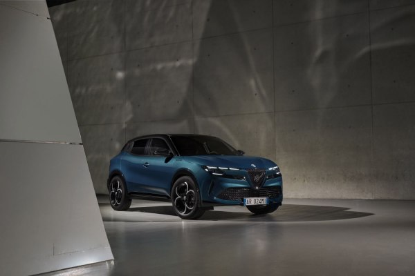 2024 Alfa Romeo Junior - Kuva 1