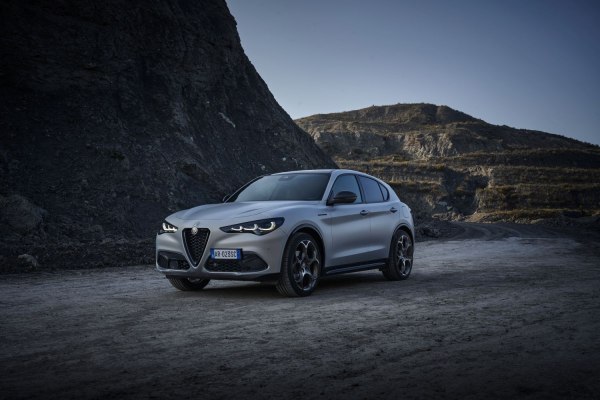 2023 Alfa Romeo Stelvio (949, facelift 2022) - Фото 1