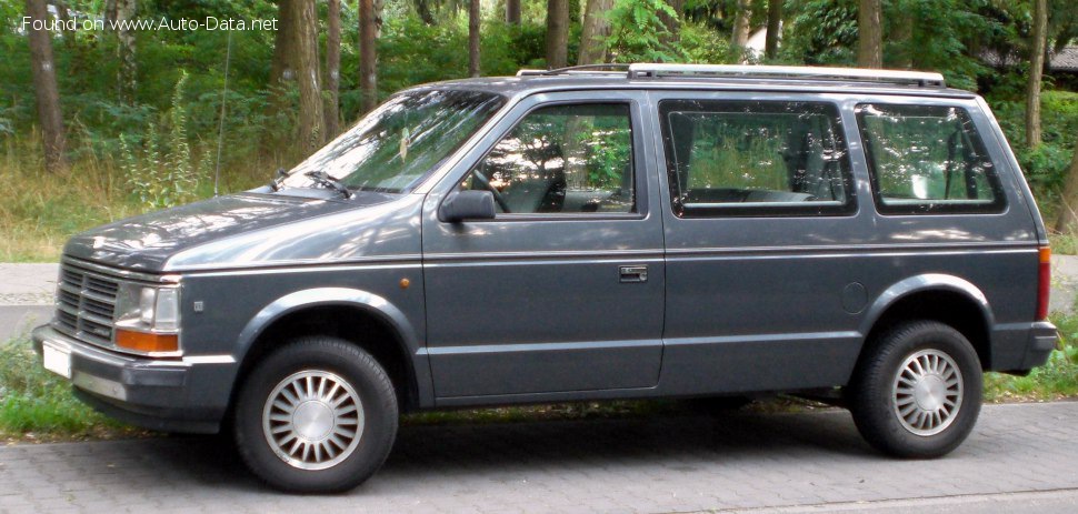 1989 Chrysler Voyager I - Fotoğraf 1