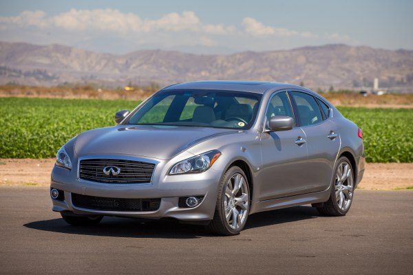 2014 Infiniti Q70 - Fotografie 1