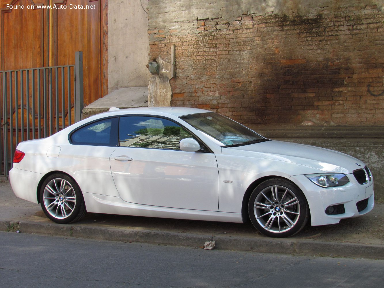 BMW 3 Series Coupe (E92, facelift 2010) 330d Hp) | Technical fuel consumption, Dimensions