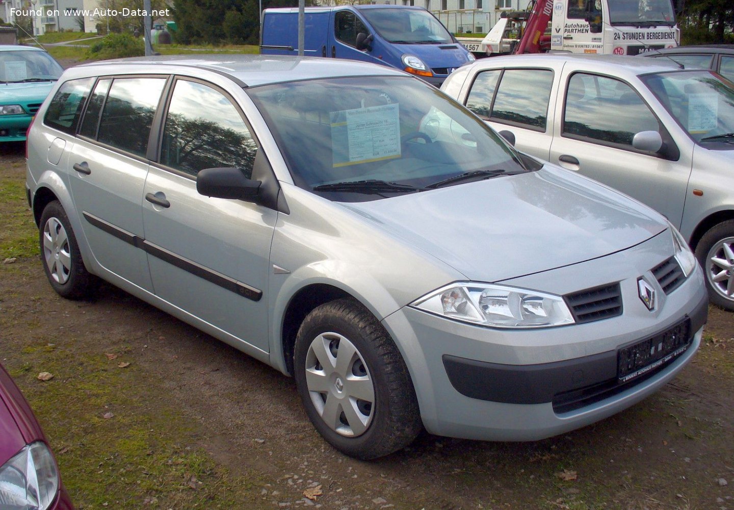 Renault Megane II Saloon (2003) - picture 8 of 27