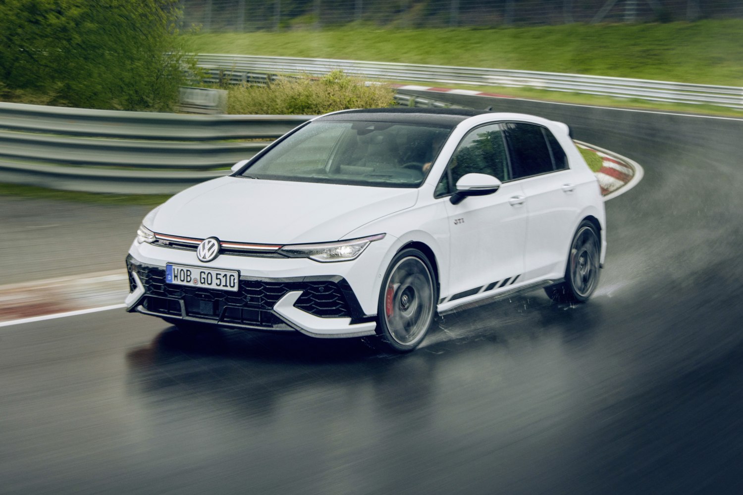Volkswagen Golf VIII facelift 2024 GTI Clubsport 2 0 TSI 300 CV DSG 