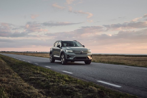 2023 Volvo XC40 (facelift 2022) - Fotoğraf 1