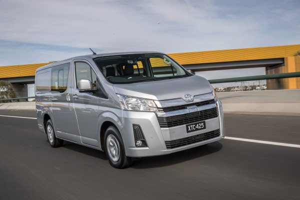 2019 Toyota HiAce VI (H300) Crew Van L1H1 - εικόνα 1