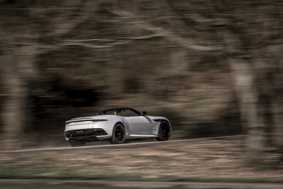 Aston Martin DBS Superleggera Volante 2019 кабрио