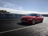 Jaguar XE 2019 - създаден, за да се откроява