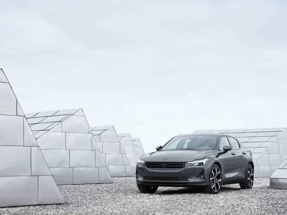 Polestar 2 - Предница, паркирана