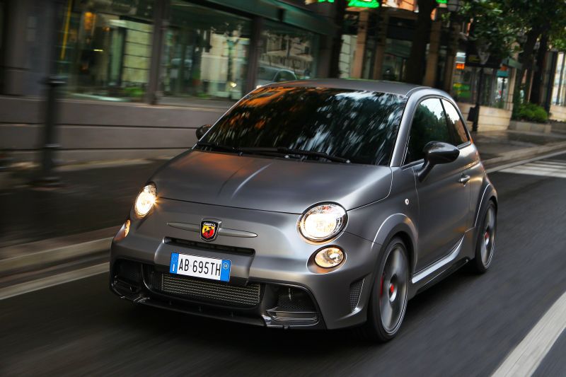 2014 Abarth 695 - Снимка 1