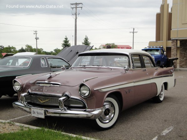 1956 DeSoto Fireflite II Four-Door Sedan - Bilde 1