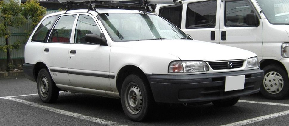 1994 Mazda Protege Wagon - Kuva 1