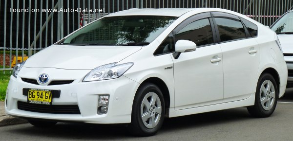 2010 Toyota Prius III (ZVW30) - Fotoğraf 1