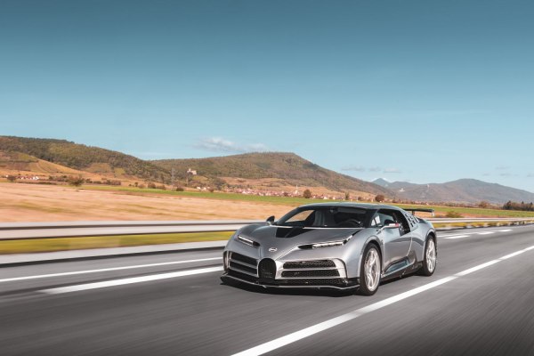 2022 Bugatti Centodieci - Fotoğraf 1