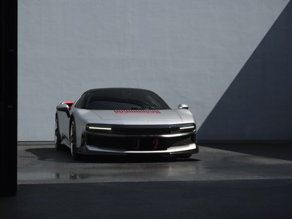 2027 Ferrari CZ26 - Photo 1