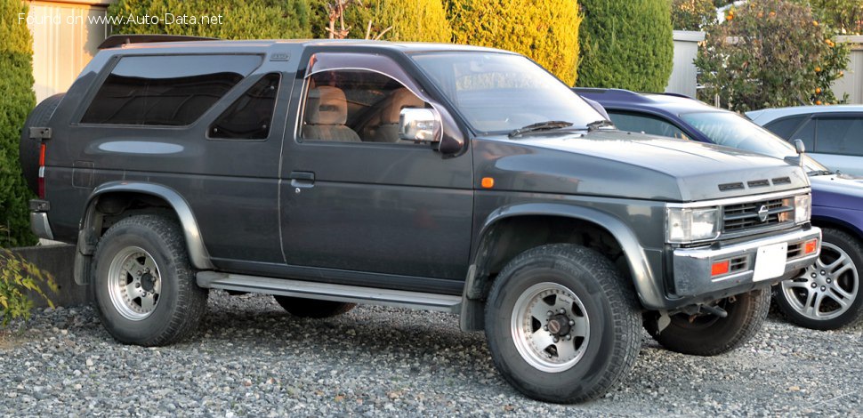 1987 Nissan Terrano I (WD21) - Fotografia 1