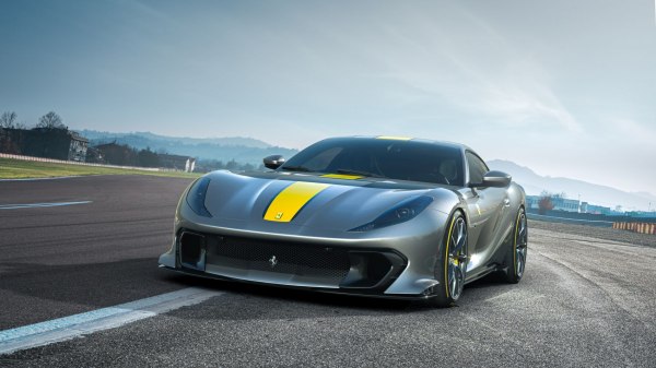 2021 Ferrari 812 Competizione - εικόνα 1